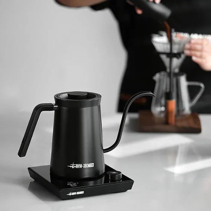 MHW-3BOMBER Assassin Schwanenhals-Wasserkocher (600 ml) Wasserkocher MHW-3Bomber - Rheinland.Coffee