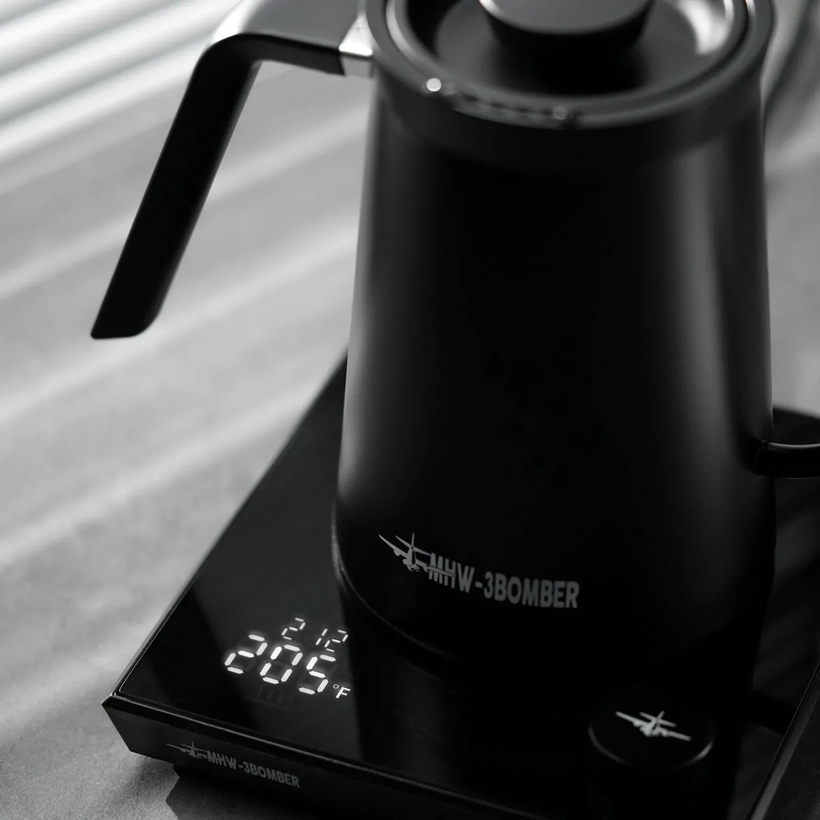 MHW-3BOMBER Assassin Schwanenhals-Wasserkocher (600 ml) Wasserkocher MHW-3Bomber - Rheinland.Coffee