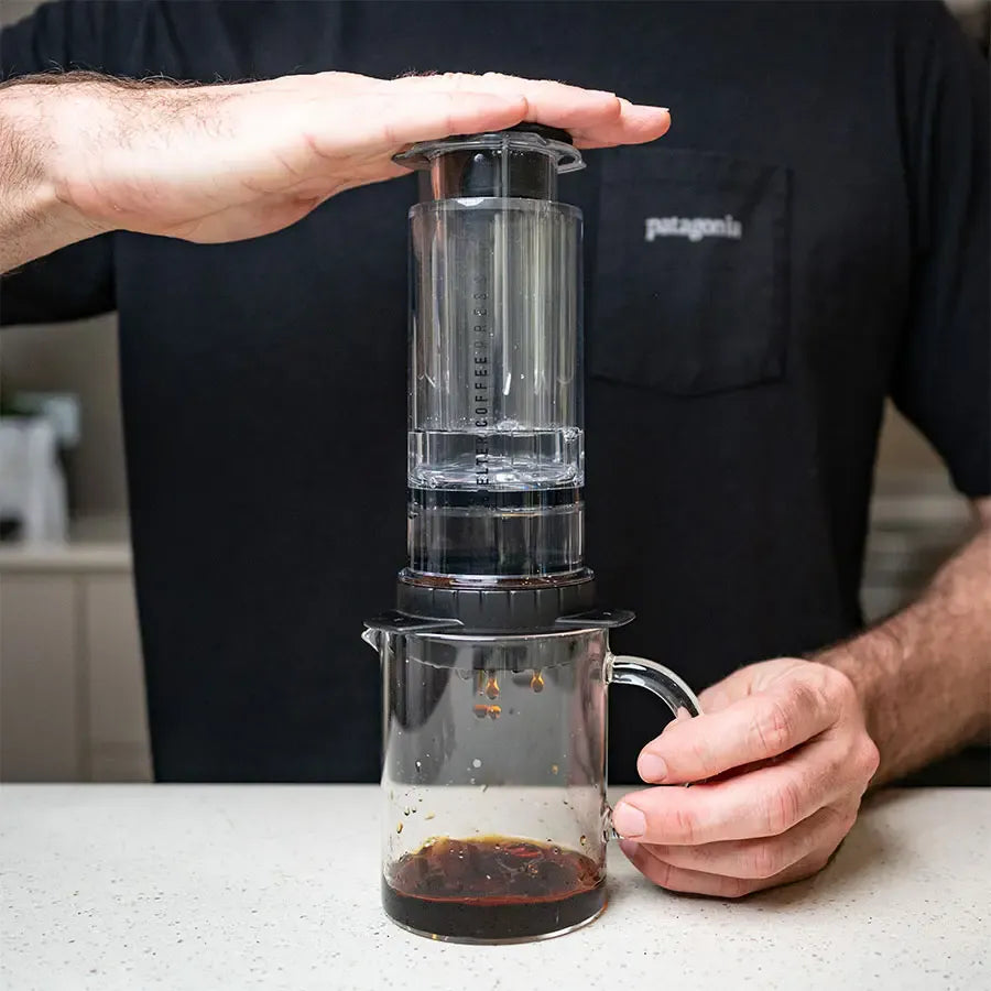 Delter Coffee Press – Volle Geschmackskontrolle in Clear & Grey Limited Edition Delter Coffee Kaffee mobil Rheinland Coffee