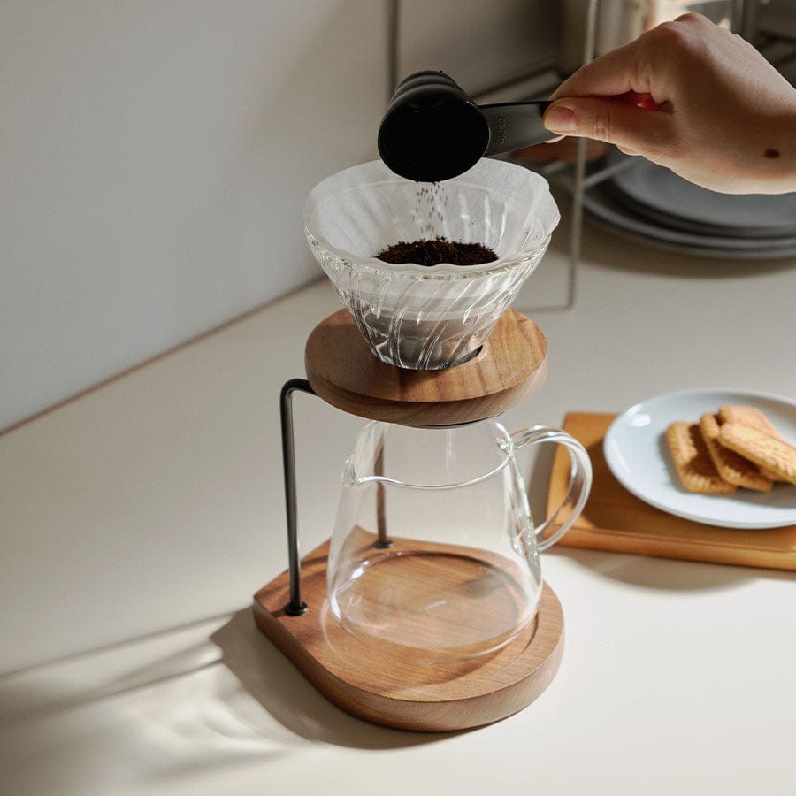 Hario Drip Stand Set Walnut – Pour Over trifft auf echtes Handwerk Handfilter Hario - Rheinland.Coffee
