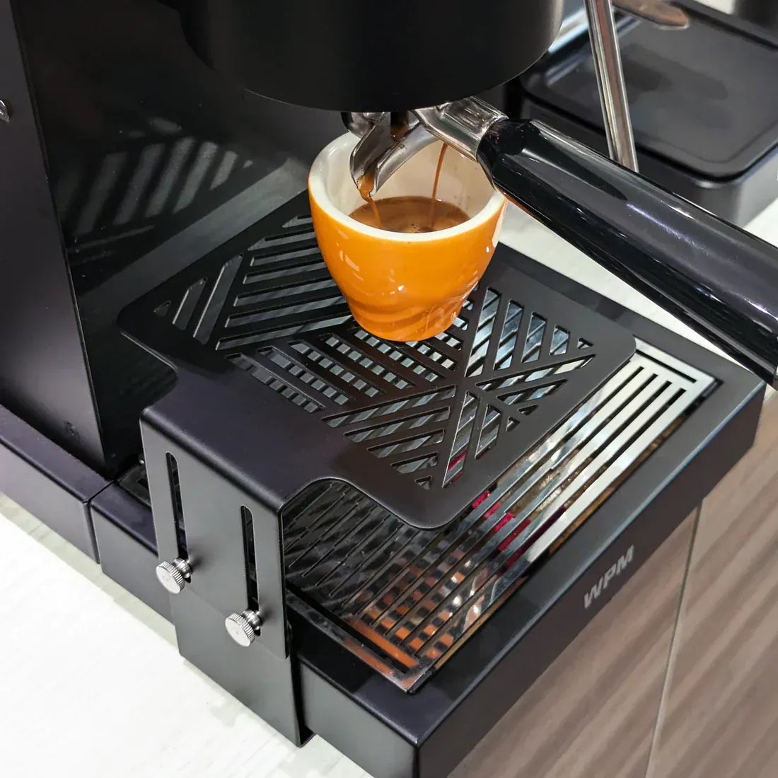 WPM Espresso Cup Stand – Höhenverstellbare Tassenablage für Espressomaschinen Dripper Stand WPM - Rheinland.Coffee