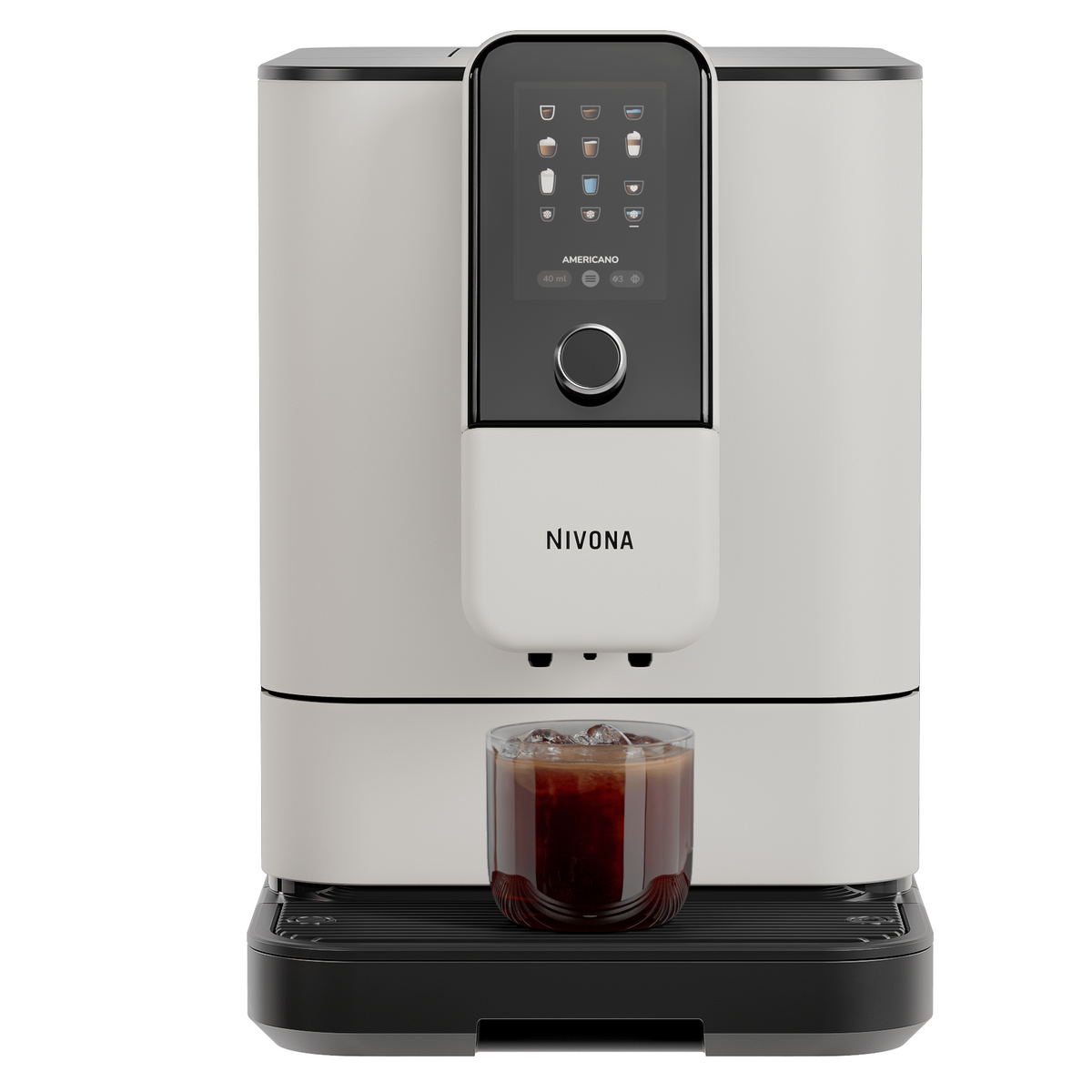 Nivona NIVO 8'112 mit Chilled Americano im Glas unter dem Auslauf