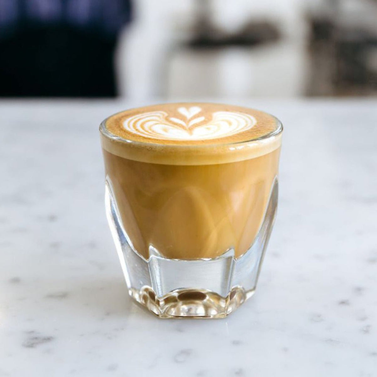 Cortado im Notneutral Vero Glas - Rheinland.Coffee