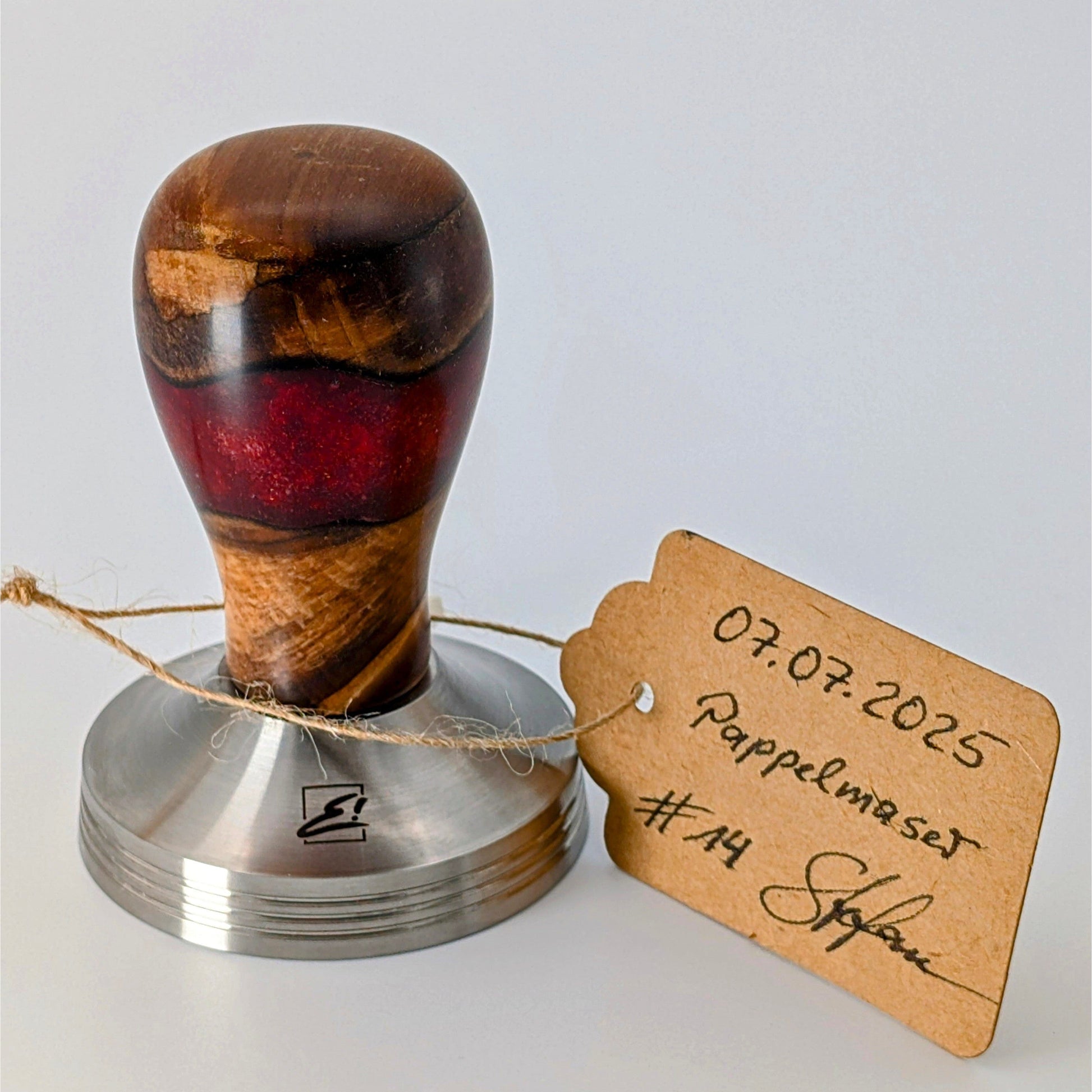 Epoxy Elegance Tamper #14 – Pappelmaser & Rubinrot Tamper EMMERICH Art - Rheinland.Coffee