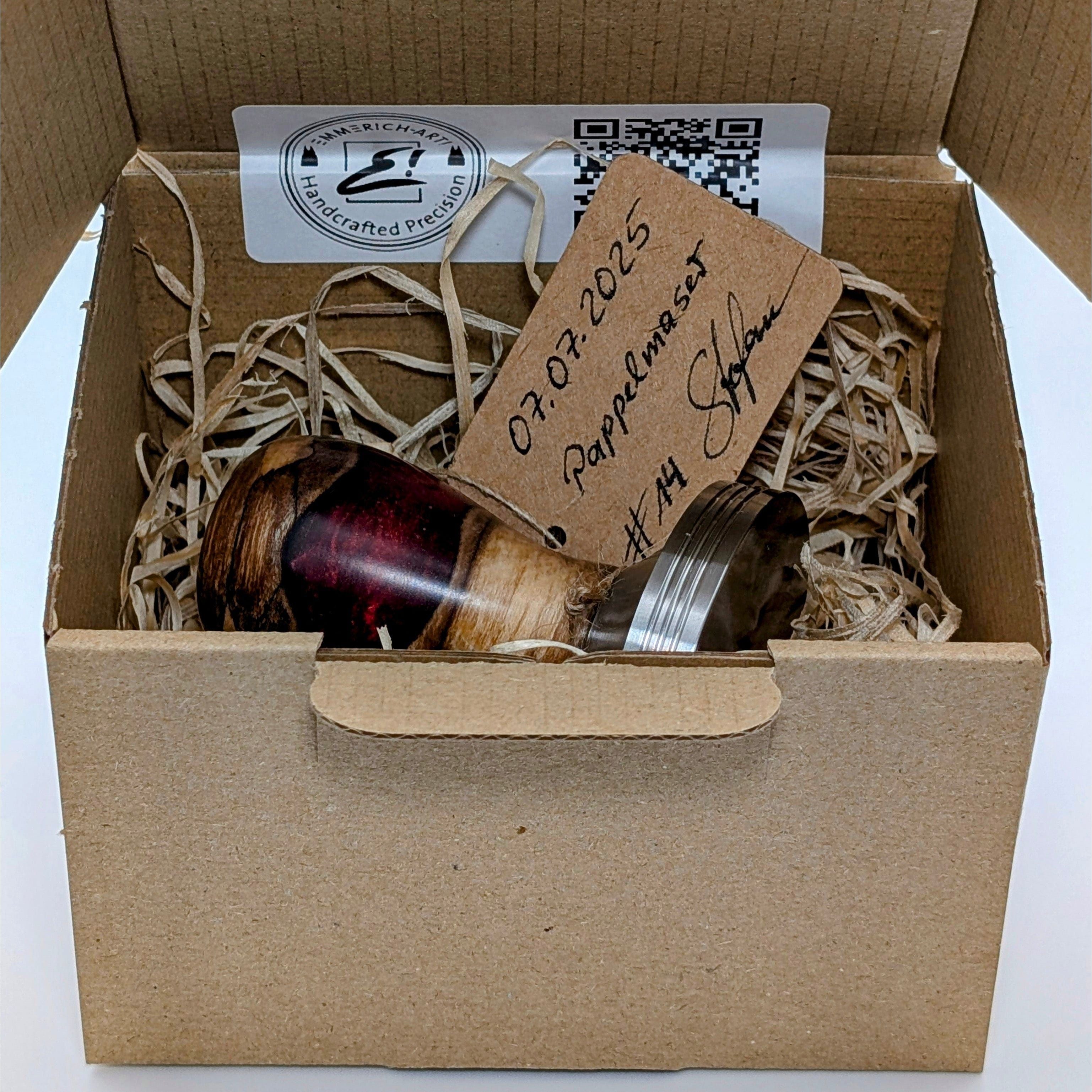 Epoxy Elegance Tamper #14 – Pappelmaser & Rubinrot Tamper EMMERICH Art - Rheinland.Coffee