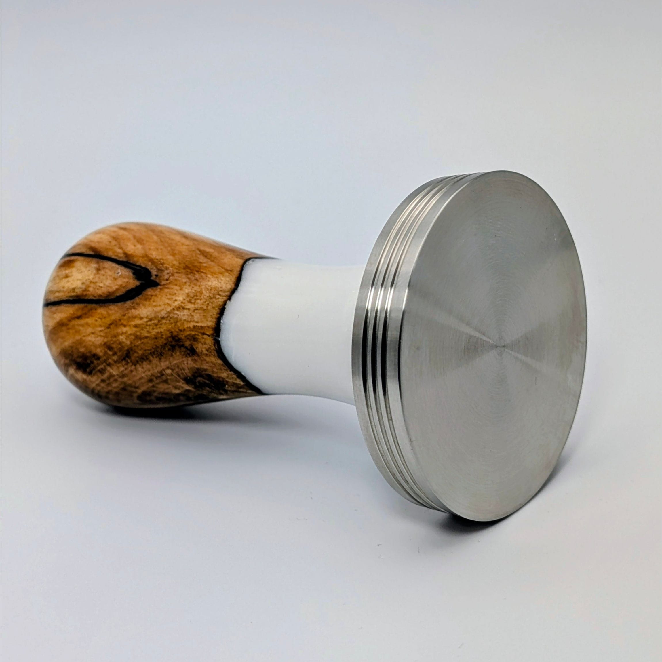 Epoxy Elegance Tamper #18 – Gestockte Buche & Milchglasweiß Tamper EMMERICH Art - Rheinland.Coffee