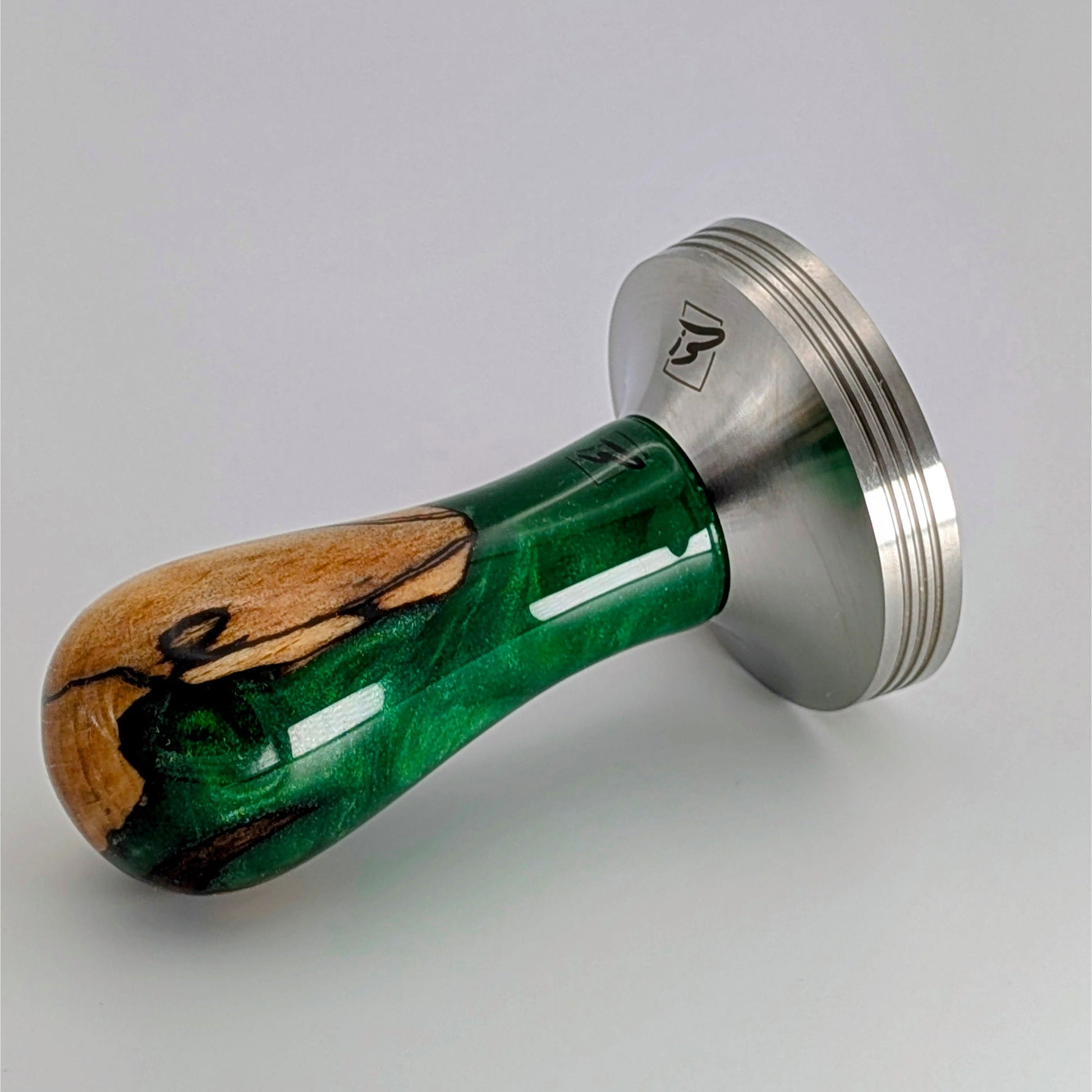 Epoxy Elegance Tamper #1 – Gestockte Buche & Smaragdgrün Tamper EMMERICH Art - Rheinland.Coffee