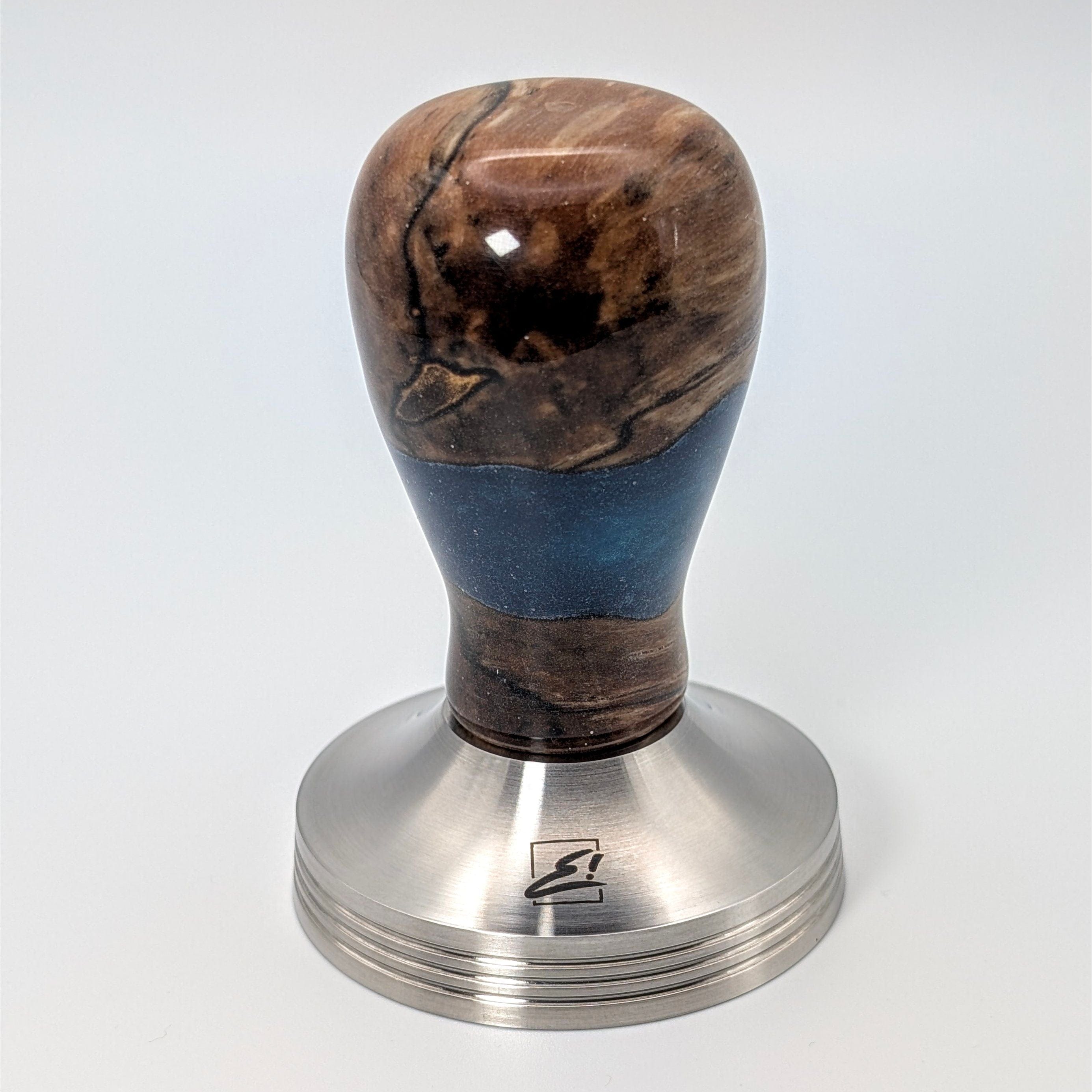 Epoxy Elegance Tamper #20 – Gestockte Buche & Tiefblau Tamper EMMERICH Art - Rheinland.Coffee