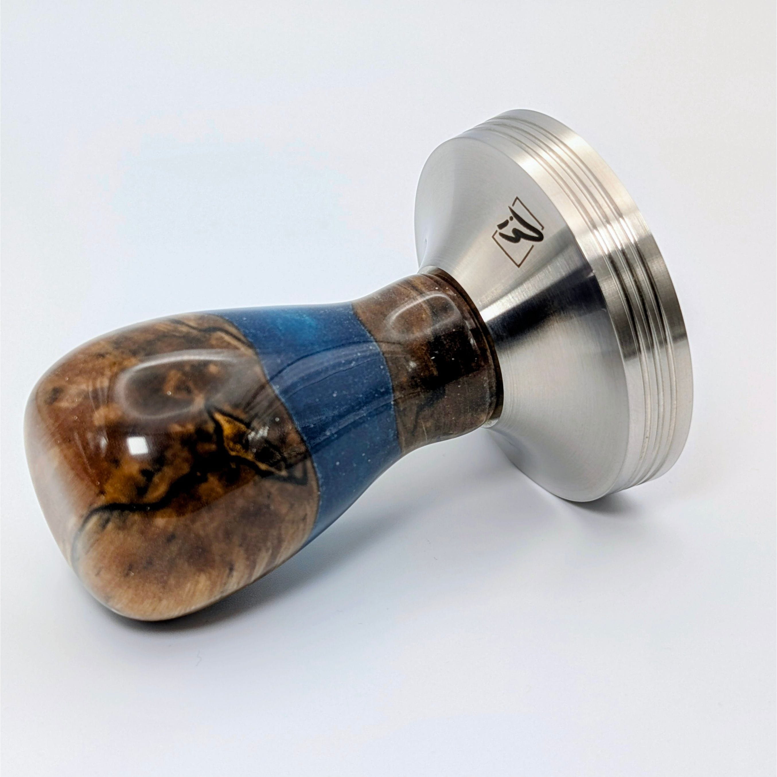 Epoxy Elegance Tamper #20 – Gestockte Buche & Tiefblau Tamper EMMERICH Art - Rheinland.Coffee