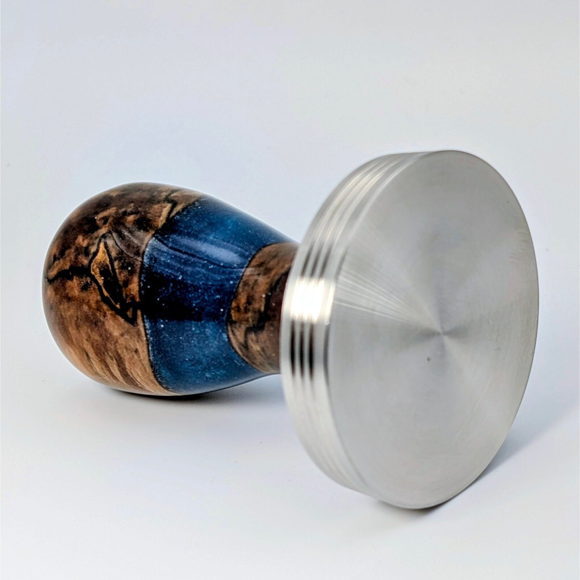 Epoxy Elegance Tamper #20 – Gestockte Buche & Tiefblau Tamper EMMERICH Art - Rheinland.Coffee