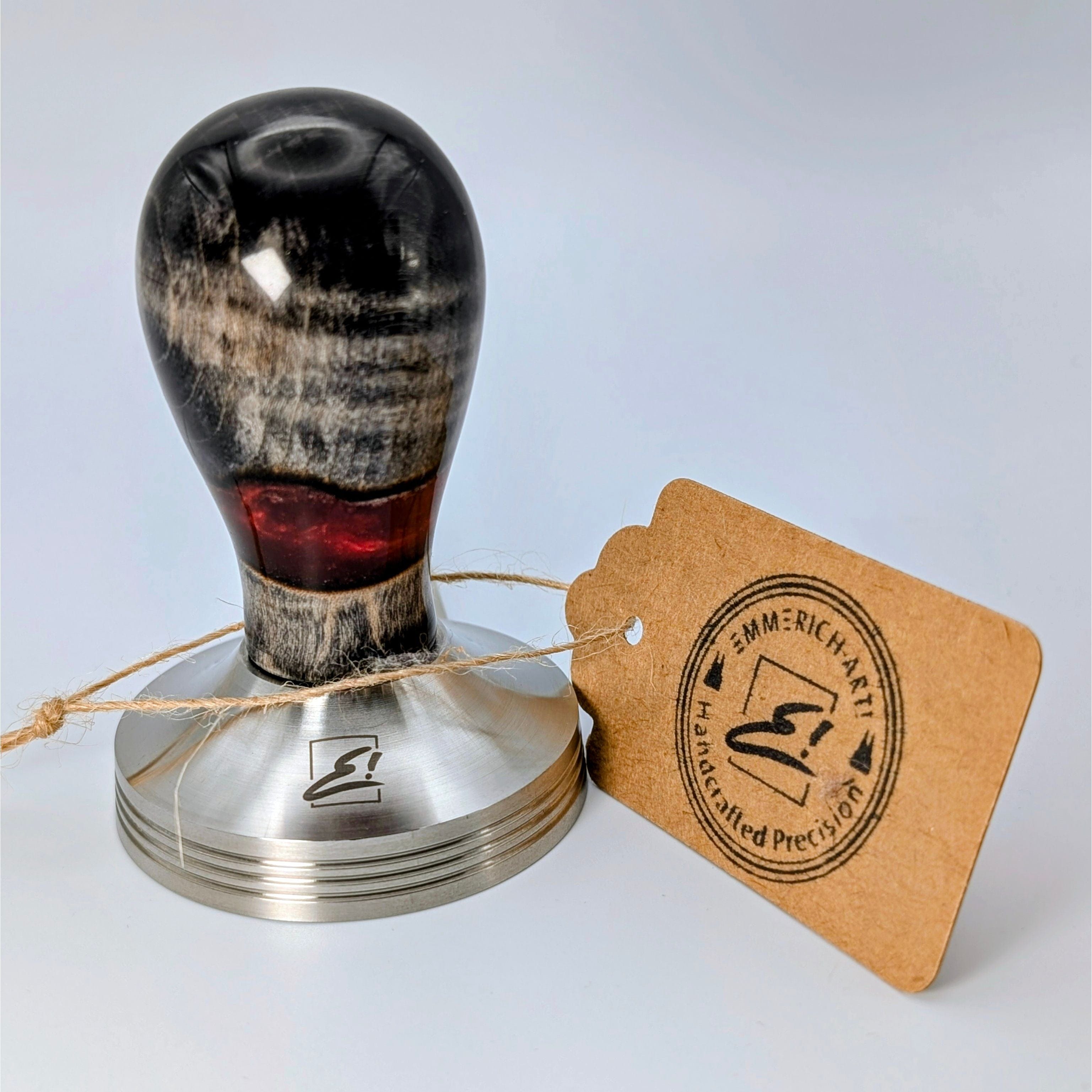 Epoxy Elegance Tamper #22 – Dunkles Holz & Rauchrot Tamper EMMERICH Art - Rheinland.Coffee