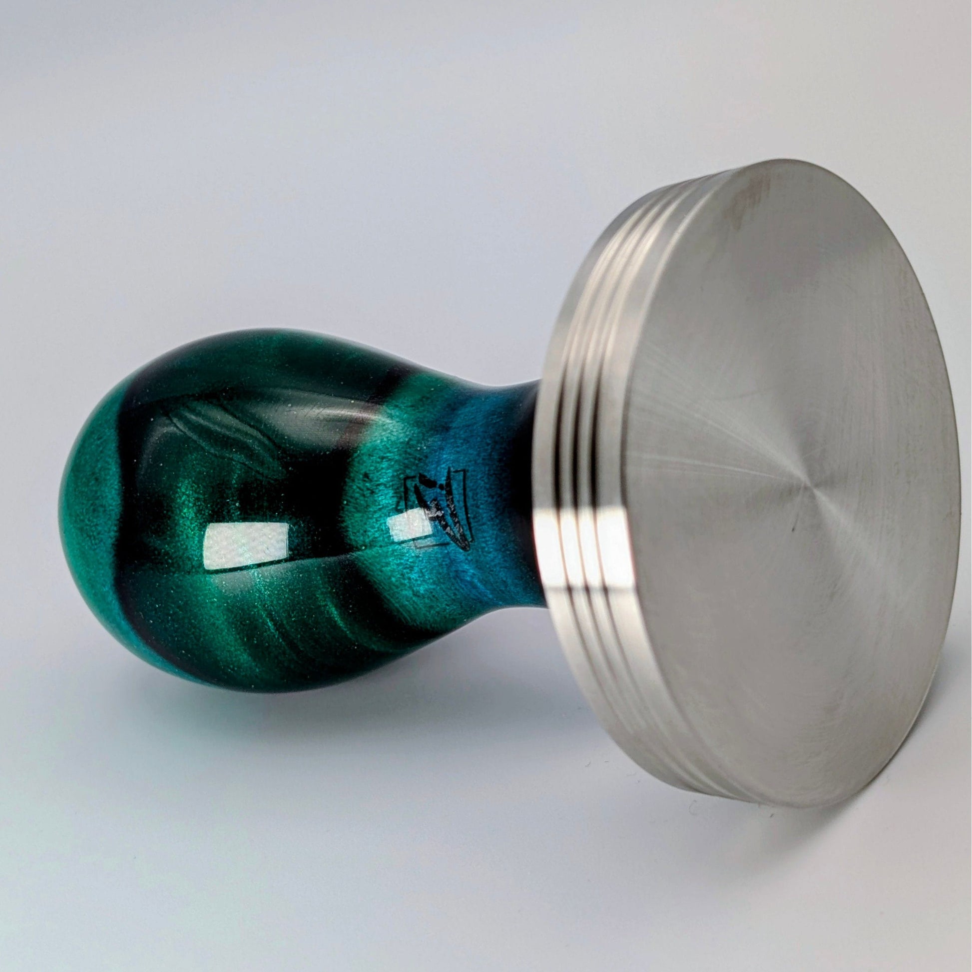 Epoxy Elegance Tamper #23 – Riegelahorn & Petrolgrün Tamper EMMERICH Art - Rheinland.Coffee