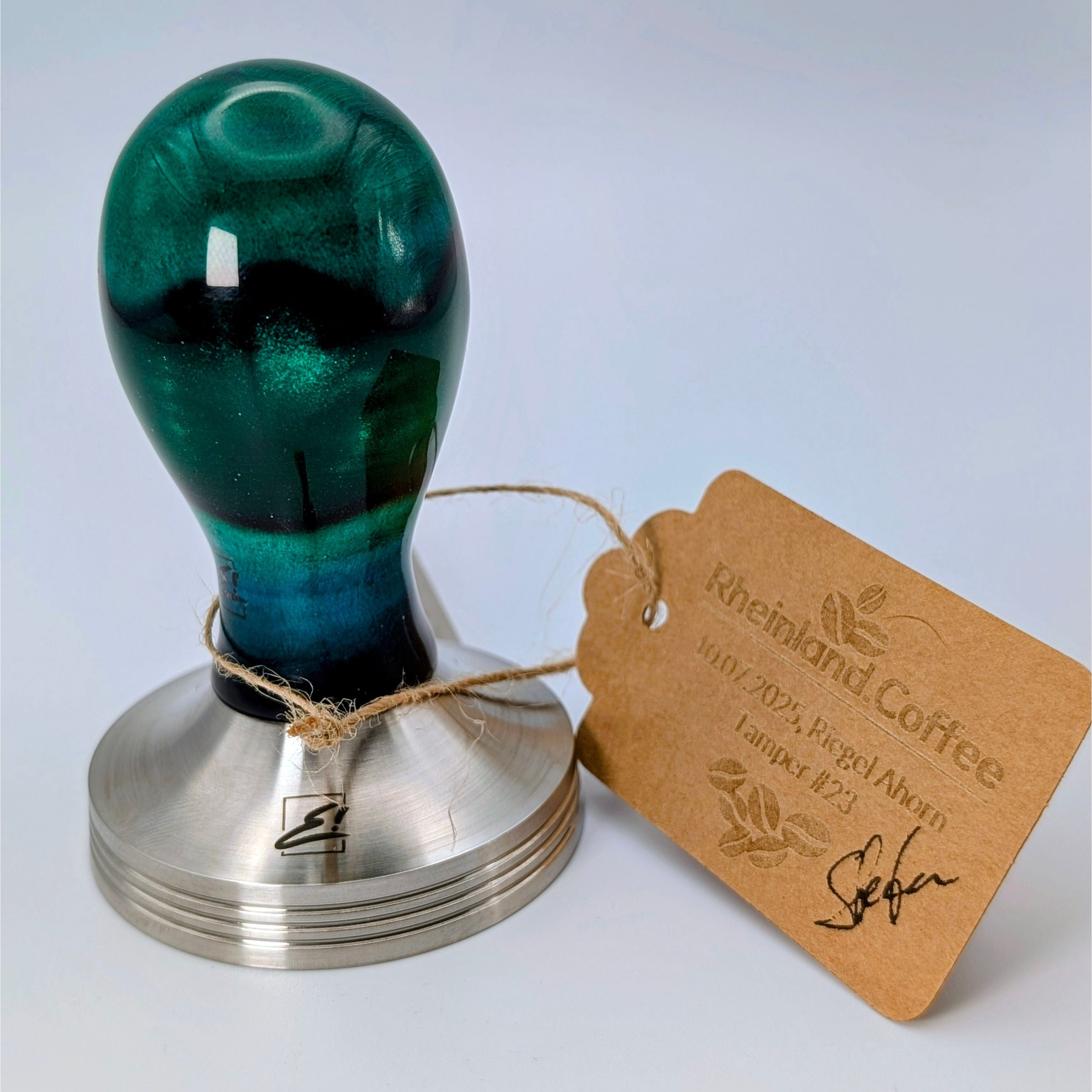 Epoxy Elegance Tamper #23 – Riegelahorn & Petrolgrün Tamper EMMERICH Art - Rheinland.Coffee