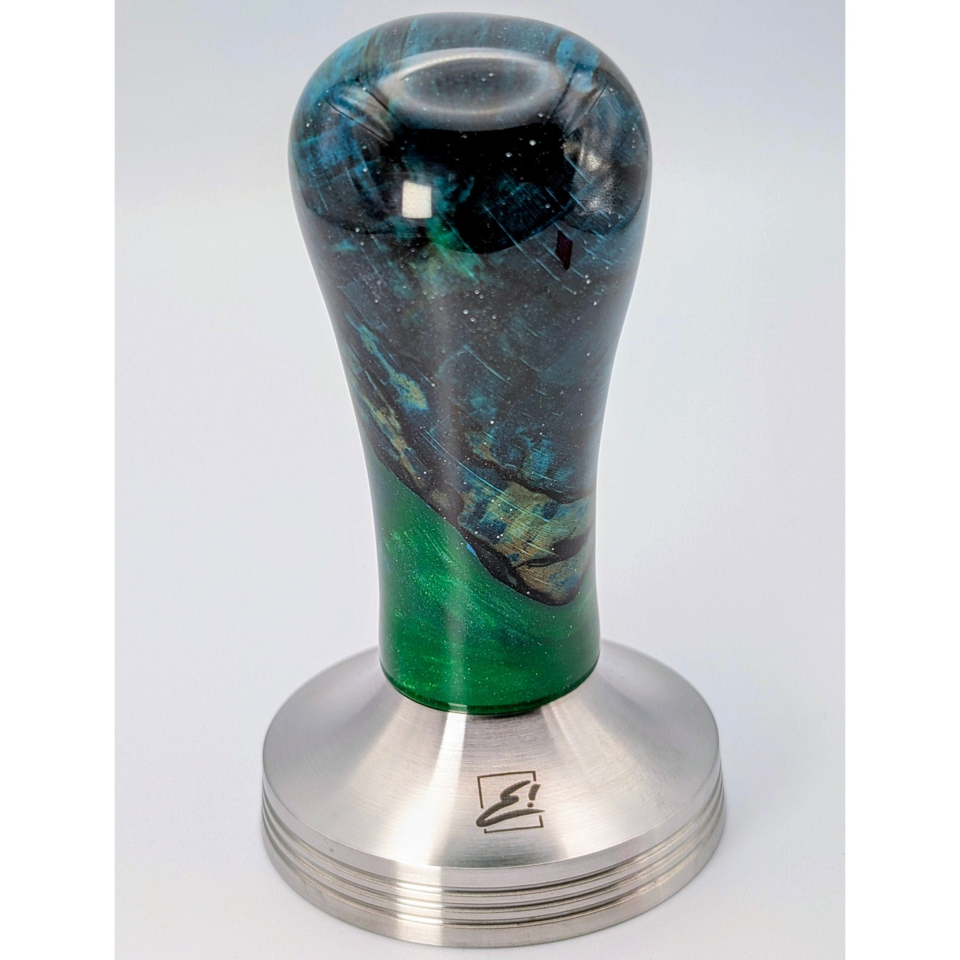 Epoxy Elegance Tamper #24 – Gestockte Buche & Tiefgrün Tamper EMMERICH Art - Rheinland.Coffee