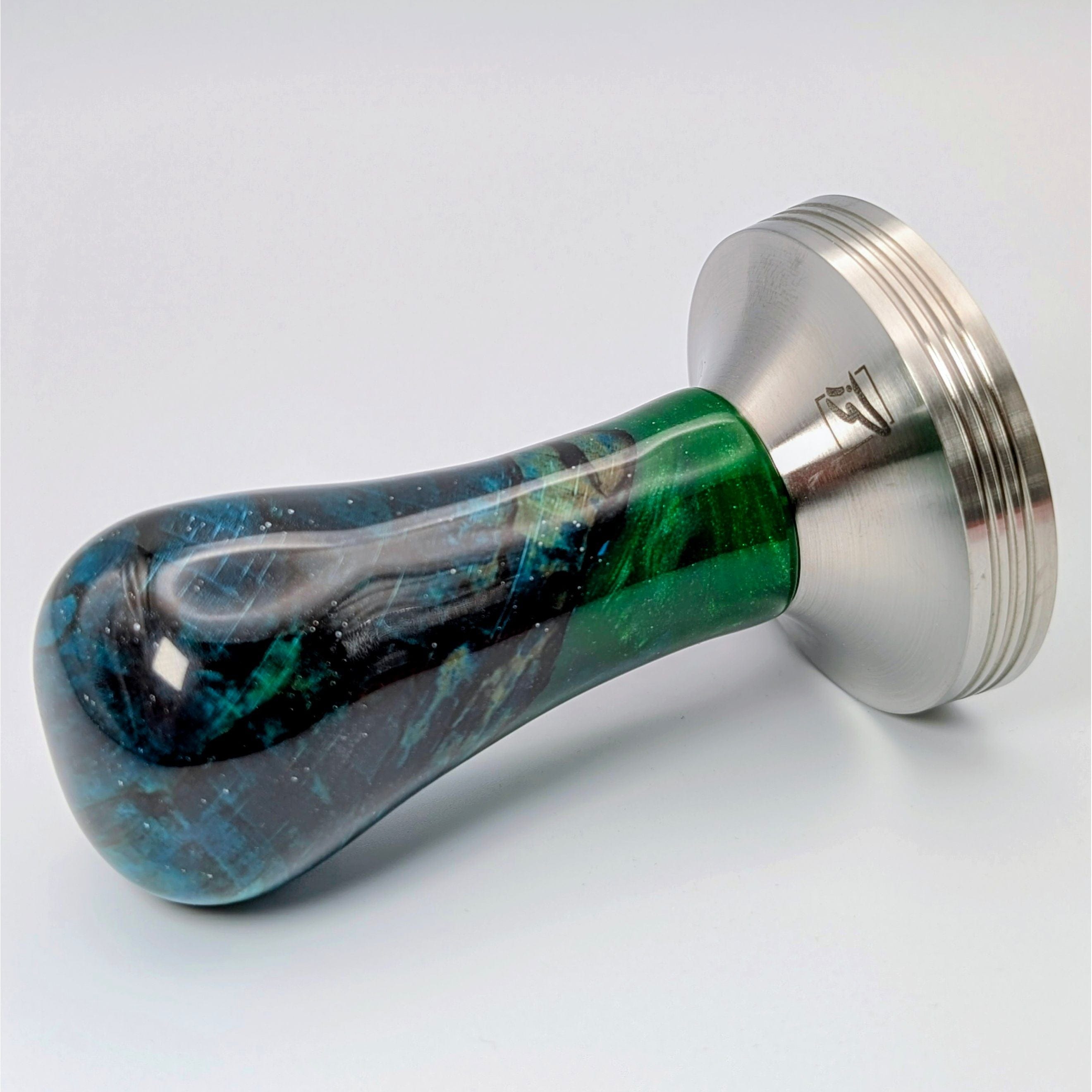 Epoxy Elegance Tamper #24 – Gestockte Buche & Tiefgrün Tamper EMMERICH Art - Rheinland.Coffee