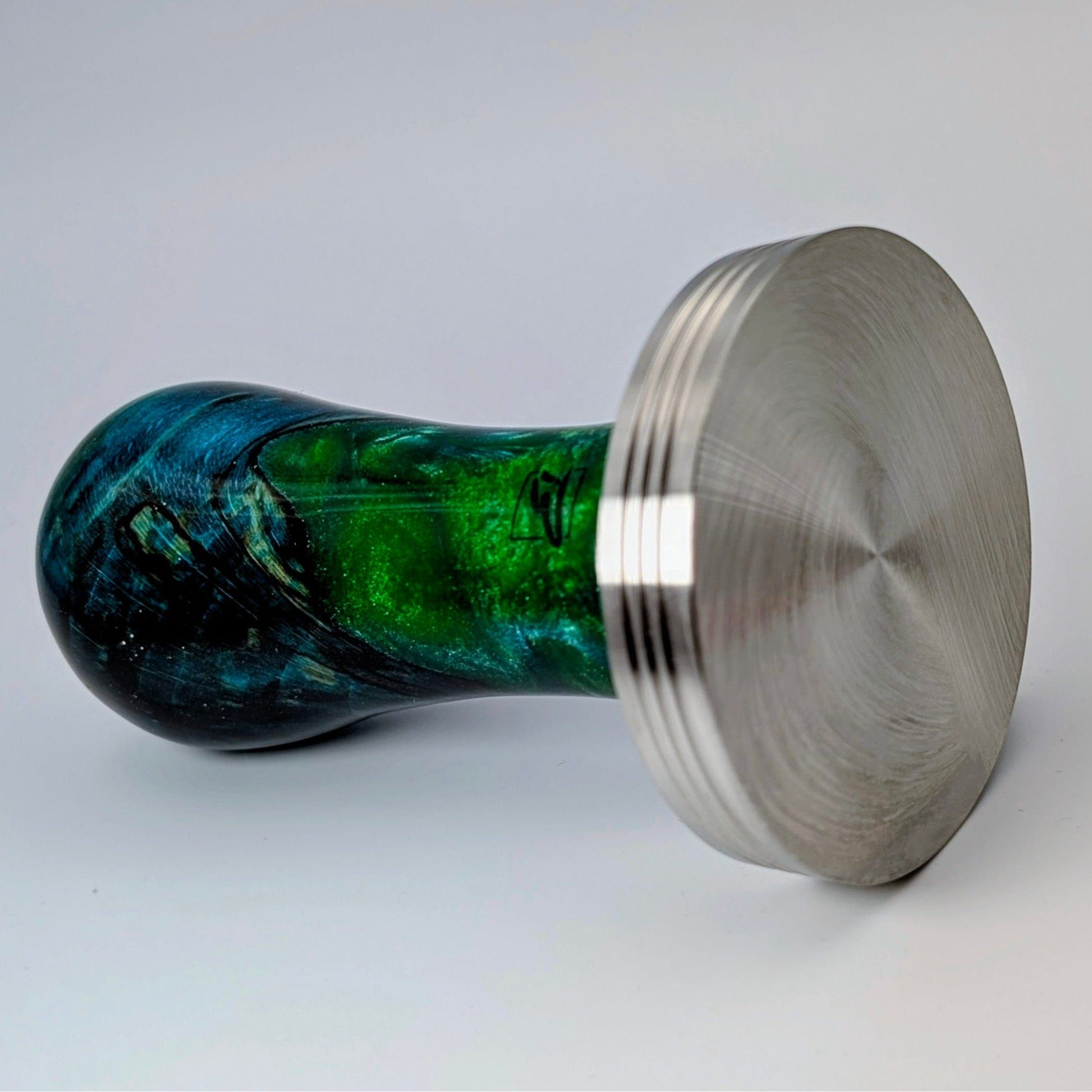 Epoxy Elegance Tamper #24 – Gestockte Buche & Tiefgrün Tamper EMMERICH Art - Rheinland.Coffee