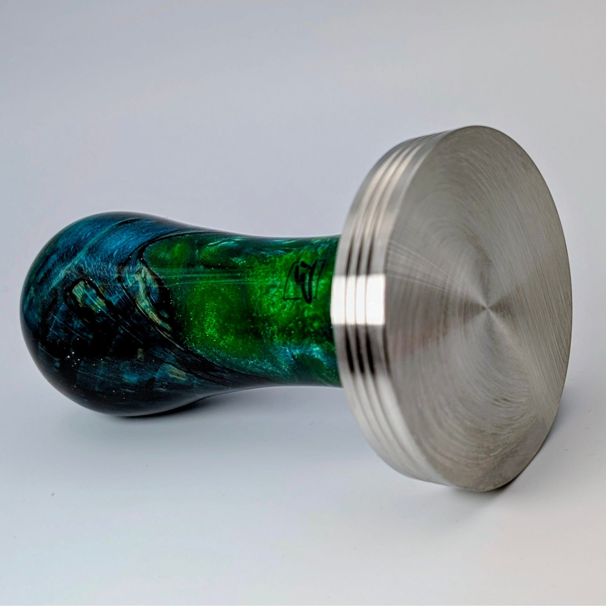 Epoxy Elegance Tamper #24 – Gestockte Buche & Tiefgrün Tamper EMMERICH Art - Rheinland.Coffee