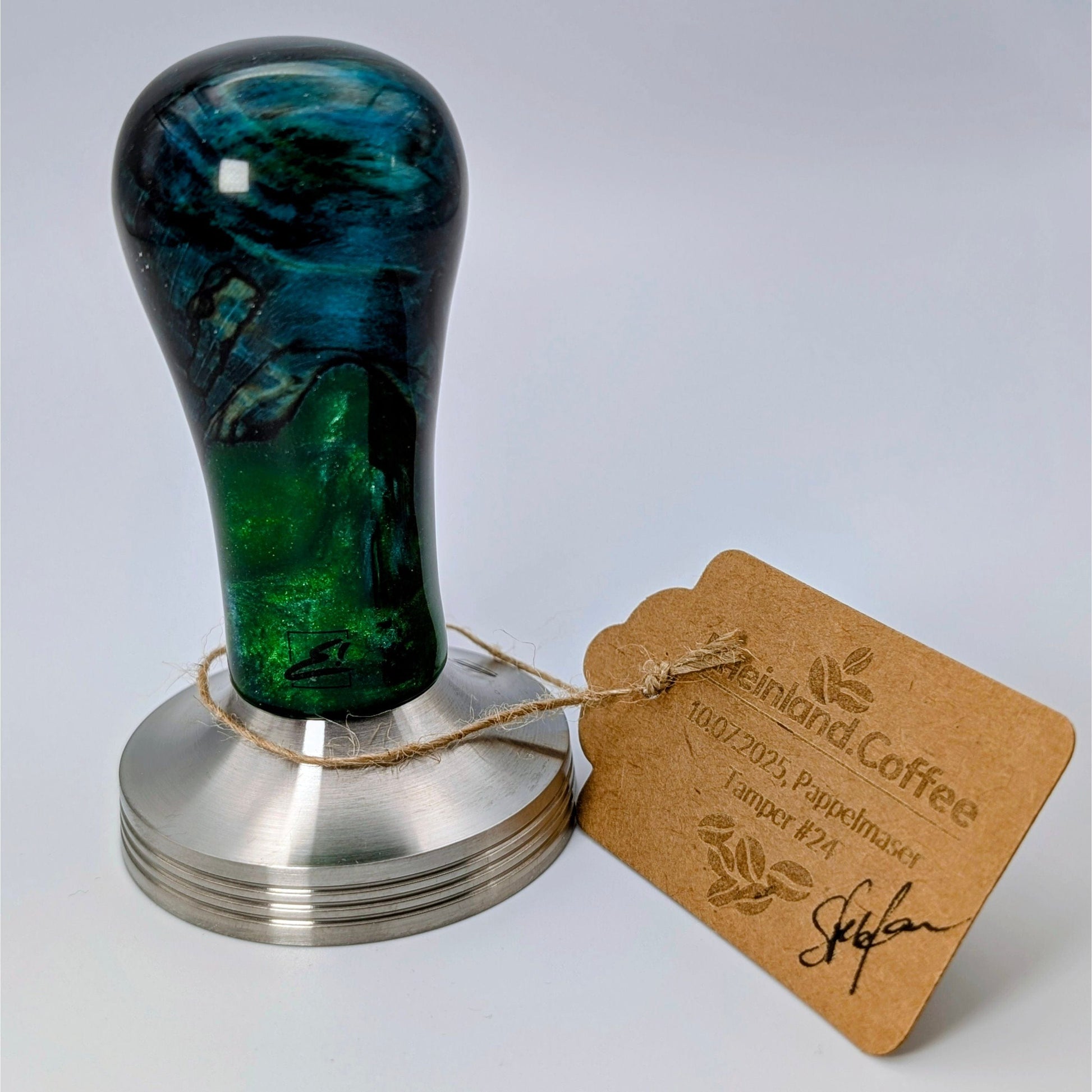 Epoxy Elegance Tamper #24 – Gestockte Buche & Tiefgrün Tamper EMMERICH Art - Rheinland.Coffee