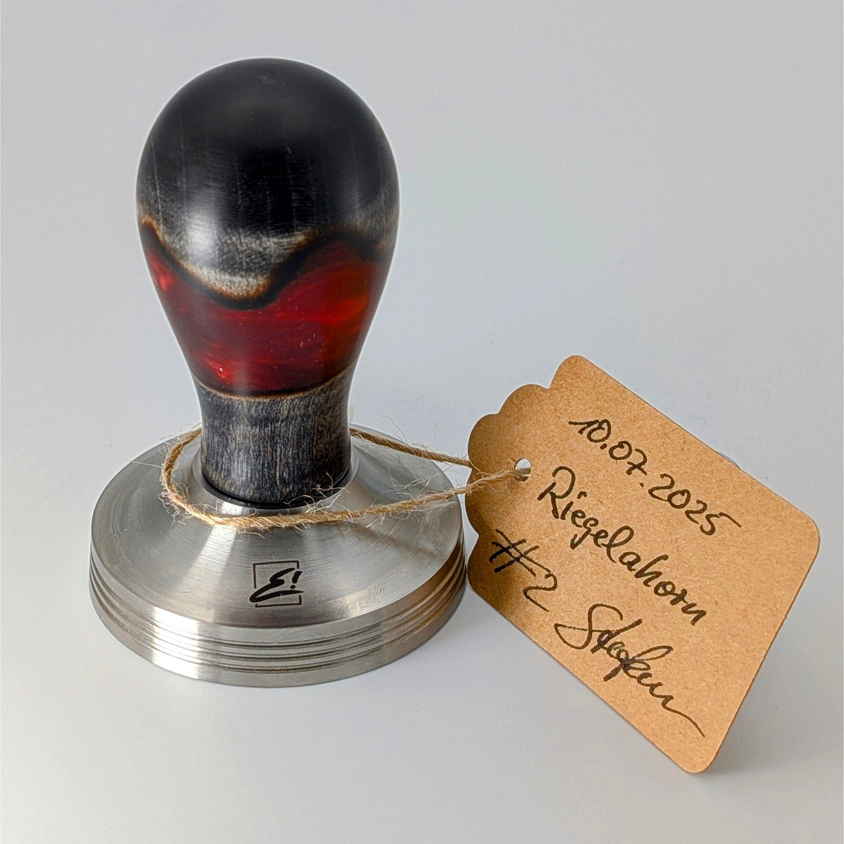 Epoxy Elegance Tamper #2 – Riegelahorn & Lava-Rot Tamper EMMERICH Art - Rheinland.Coffee