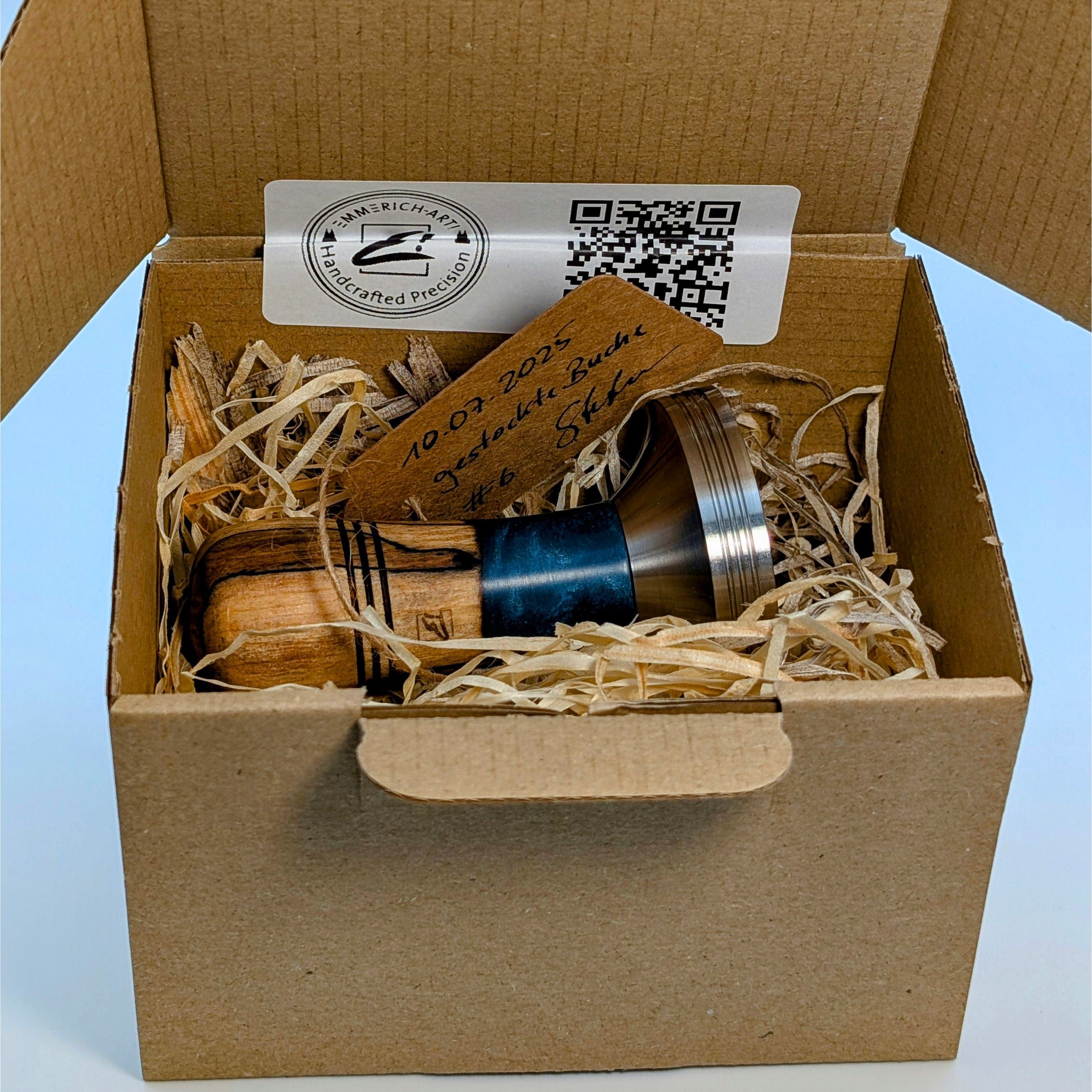 Epoxy Elegance Tamper #6 – Gestockte Buche & Tiefblau Tamper EMMERICH Art - Rheinland.Coffee