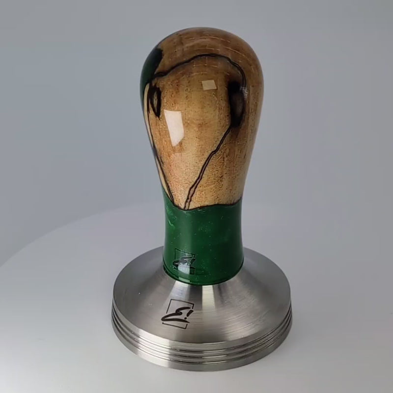 Epoxy Elegance Tamper #1 – Gestockte Buche & Smaragdgrün Tamper EMMERICH Art - Rheinland.Coffee