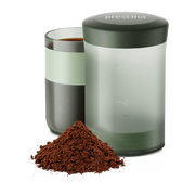 Wacaco Prestina Kaffeepresse in Sage Green, komplett zusammengesetzt